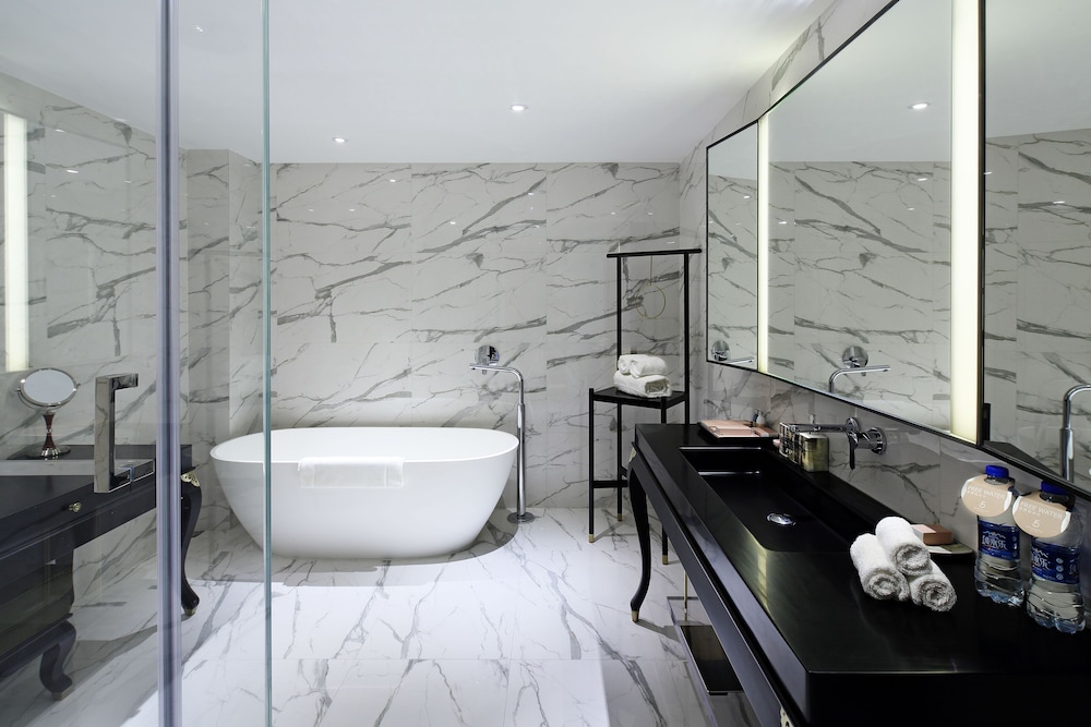 LN Hotel Five by null