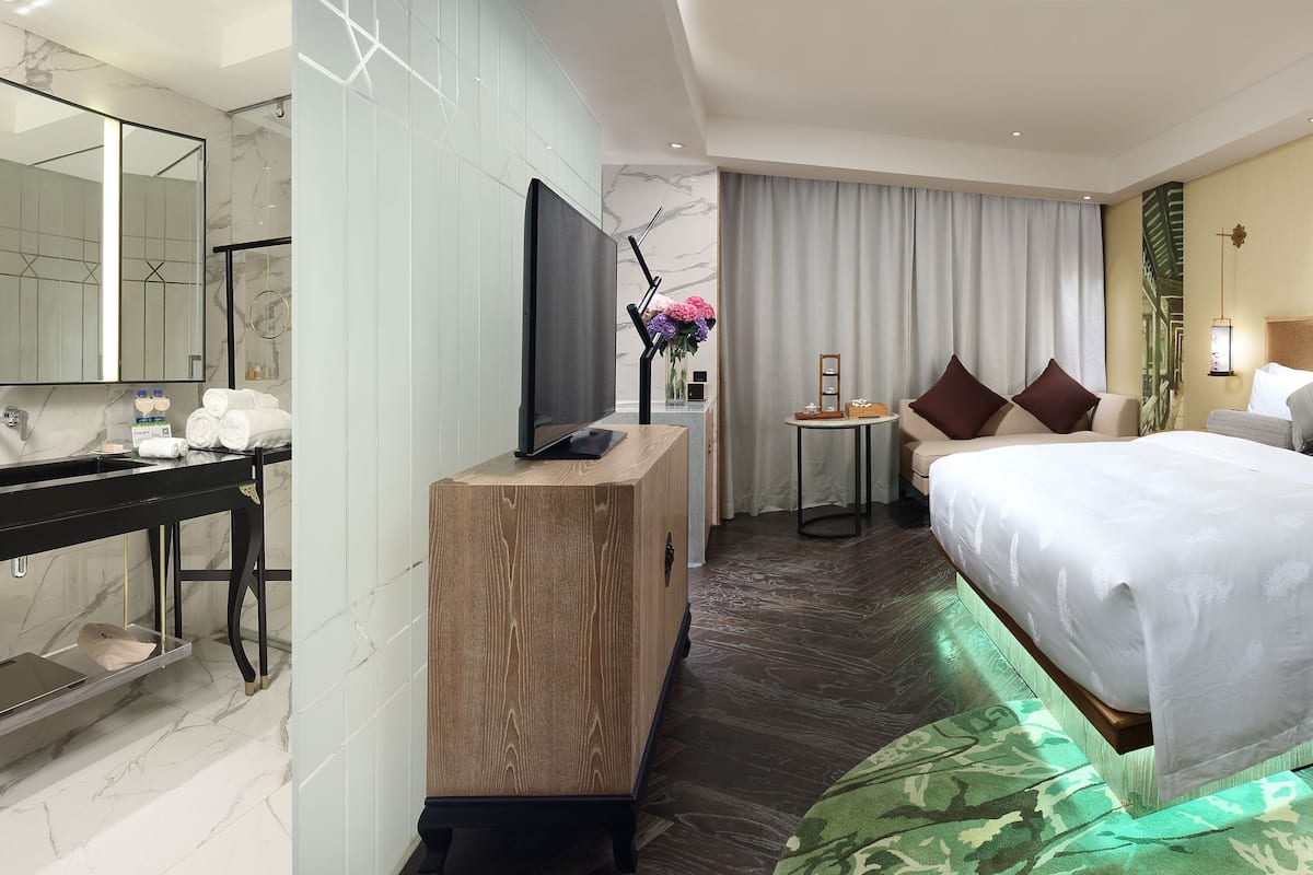 executive double room | premium bedding, down duvets, free minibar items, in-room safe