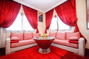 Deluxe Suite | Premium bedding, minibar, individually decorated, individually furnished