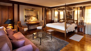 Double Room | Desk, rollaway beds (surcharge), WiFi (free), bed sheets - Kamienica Goldwasser (Gdansk)
