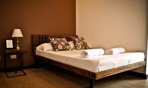 Free WiFi, bed sheets - Cleon Villas Pension (Puerto Princesa)