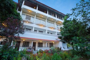 Front of property - evening/night - Dream Catcher Plantation Resort (Udumbanchola)