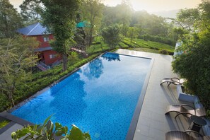 Outdoor pool - Dream Catcher Plantation Resort (Udumbanchola)