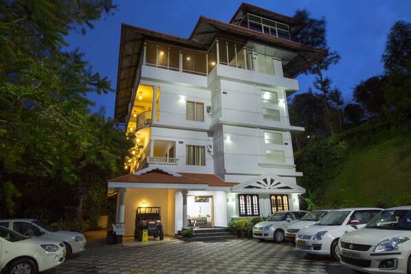 Front of property - evening/night - Dream Catcher Plantation Resort (Udumbanchola)