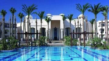 Kolam renang outdoor