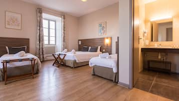 Superior Room (4 persons) | In-room safe, desk, soundproofing, free cribs/infant beds