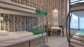 Premium bedding, in-room safe, soundproofing, free WiFi