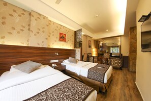 Luxury Room, 1 Bedroom, Non Smoking, Refrigerator | 1 bedroom, Egyptian cotton sheets, premium bedding, minibar - Hotel Maharana Inn Chembur (Mumbai)