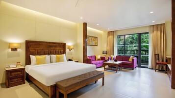 Premium bedding, in-room safe, blackout curtains, soundproofing