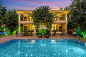 3 outdoor pools, open 8:00 AM to 7:00 PM, sun loungers - Seashell Suites and Villas (Candolim)