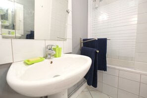 Apartment, Ensuite, Courtyard View | Bathroom