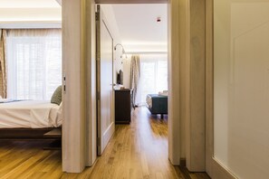 Family Suite | Premium bedding, iron/ironing board, free cribs/infant beds, free WiFi