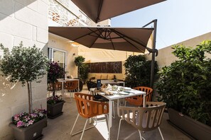 Terrace/patio - Murella Living (Zebbug)