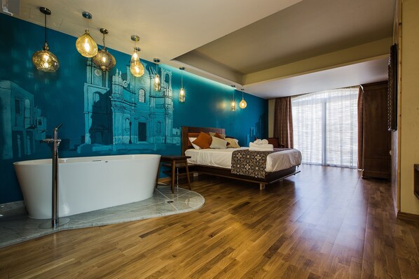 Deluxe Double Room | Premium bedding, iron/ironing board, free cribs/infant beds, free WiFi - Murella Living (Zebbug)