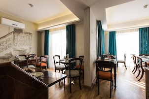 Daily buffet breakfast (EUR 9.50 per person)