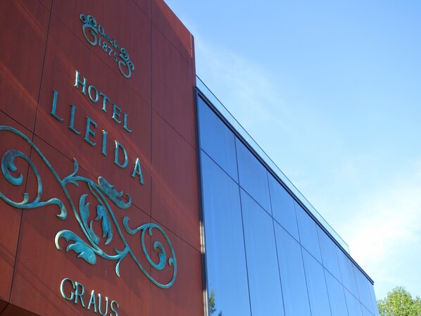 Front of property - Hospedium Hotel Lleida (Graus)