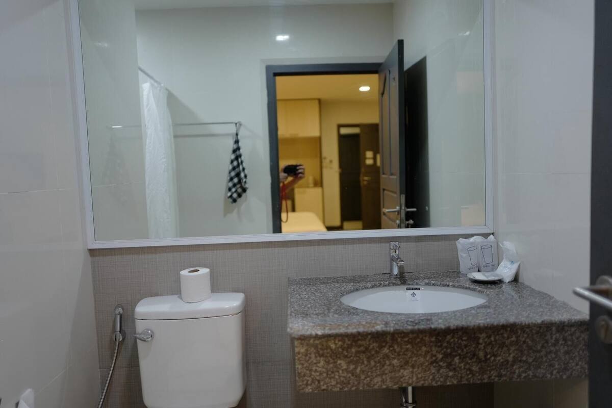 shower, free toiletries, slippers, towels