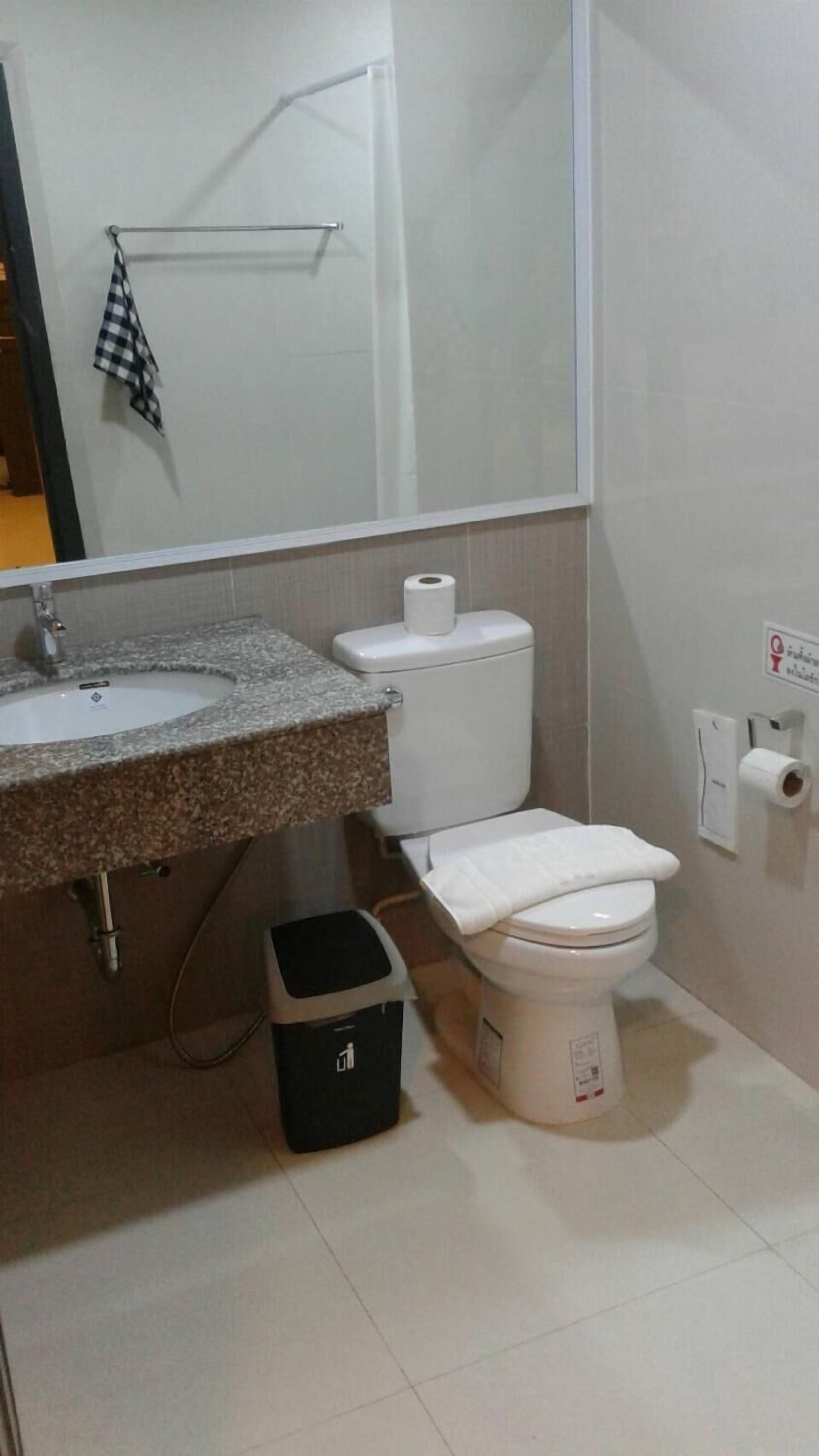 shower, free toiletries, slippers, towels