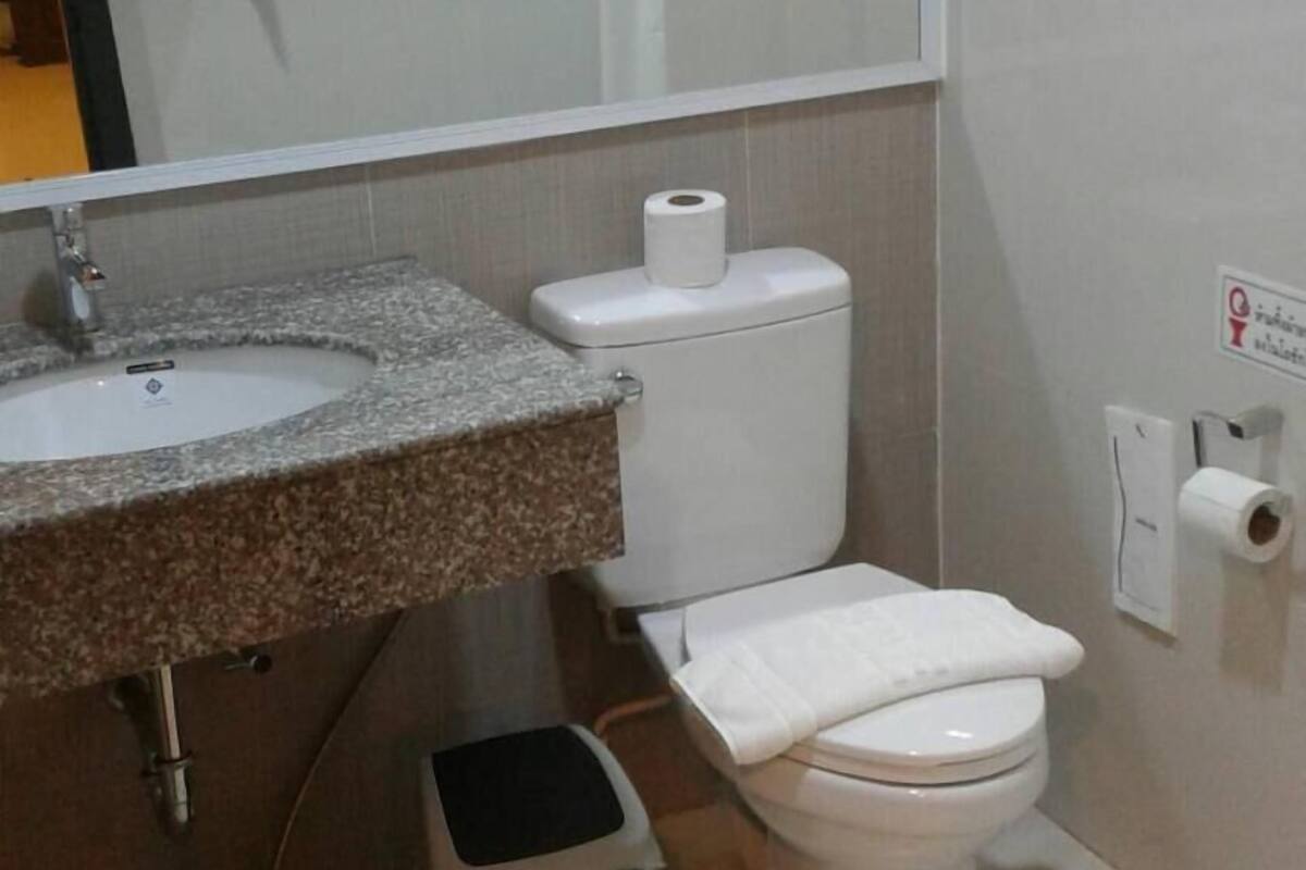 shower, free toiletries, slippers, towels