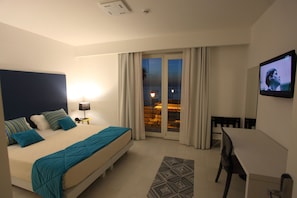 Premium bedding, free minibar items, in-room safe, desk