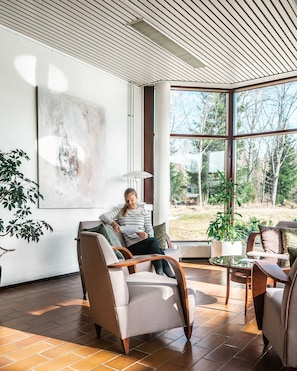 Coin salon dans le hall