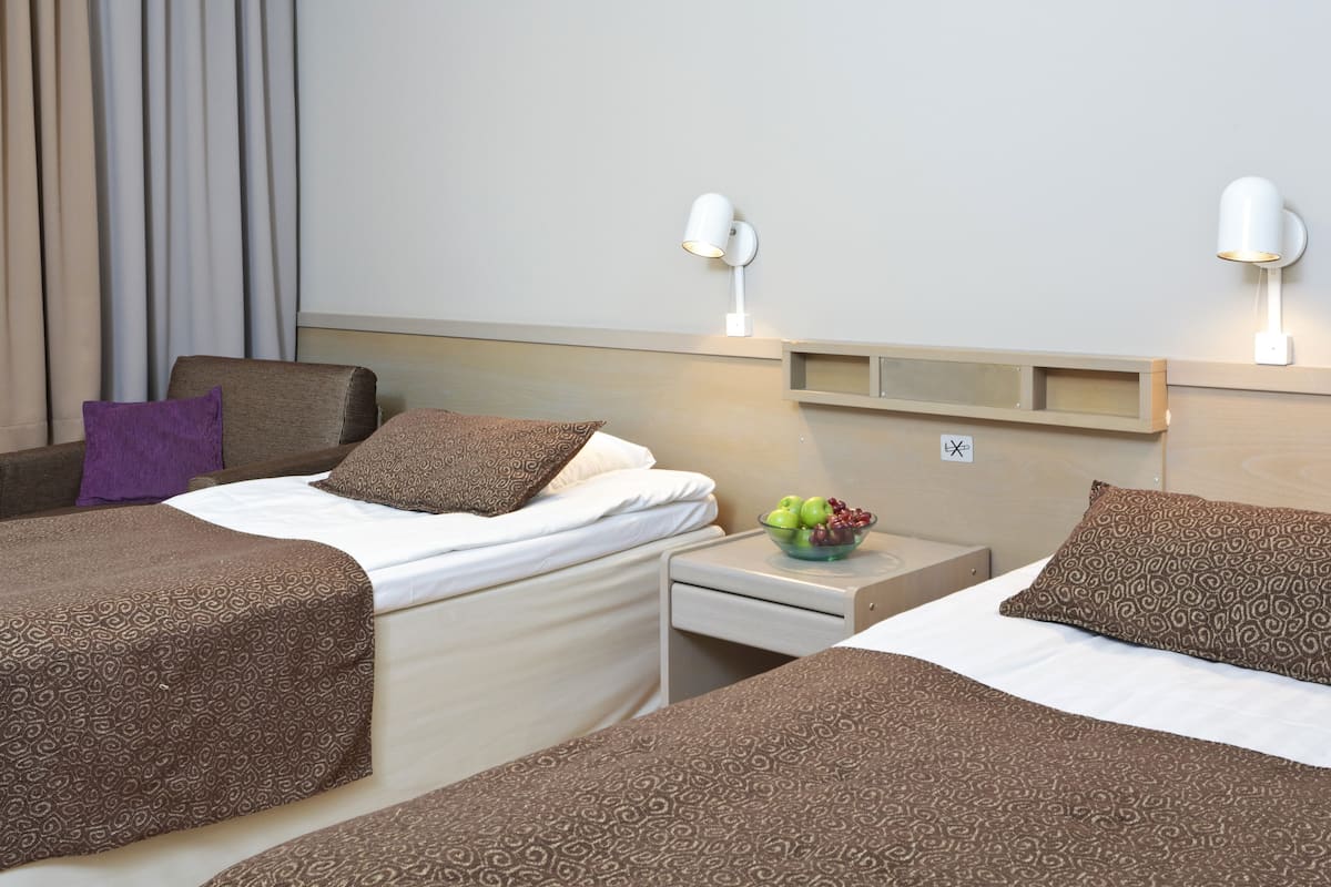 Standard İki Ayrı Yataklı Oda | Masa, dizüstü bilgisayar çalışma alanı, ücretsiz kablosuz İnternet