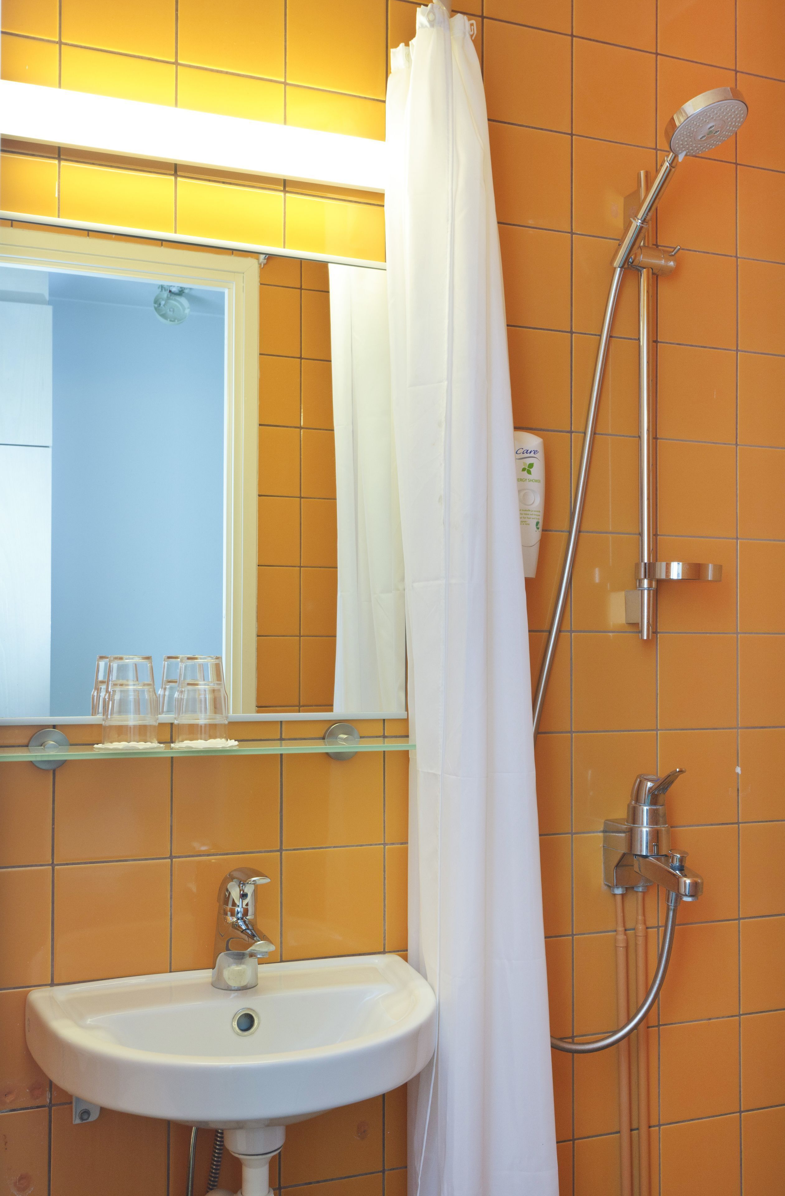 Baño | Ducha, secador de pelo, bidé y toallas