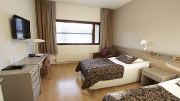 Standard Twin Room | Desk, laptop workspace, free WiFi, bed sheets