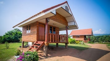 Fan Bungalow | Free WiFi, bed sheets