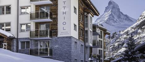 Vista frontal de la propiedad