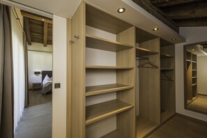 In-room safe, desk, soundproofing, iron/ironing board