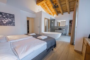 Penthouselejlighed - 3 soveværelser | Pengeskab på værelset, skrivebord, lydisolering, strygejern/strygebræt