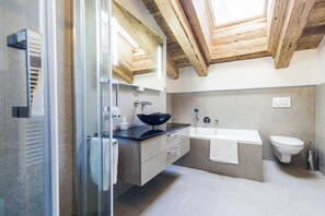 Premium Penthouse, 4 Bedrooms | Bathroom