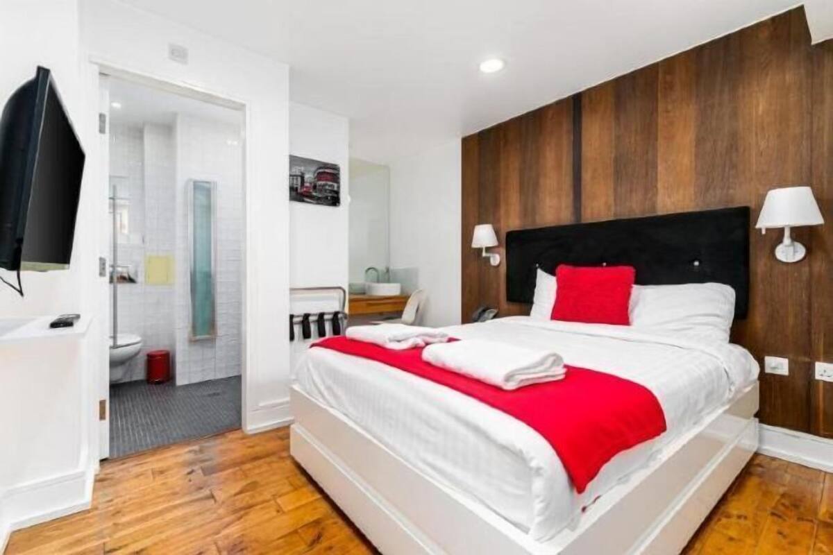 Minibar, in-room safe, blackout drapes, soundproofing