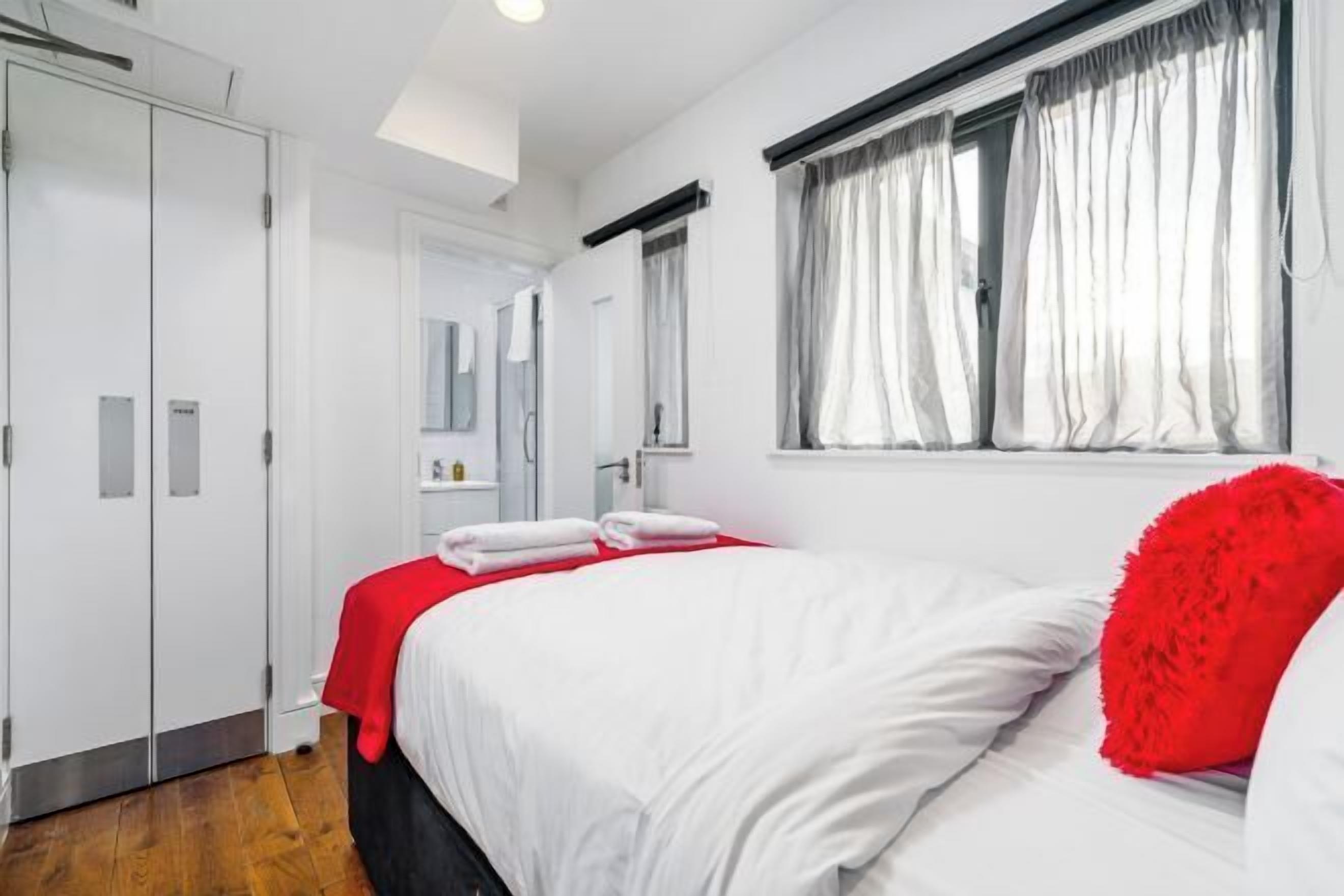 Minibar, in-room safe, blackout drapes, soundproofing