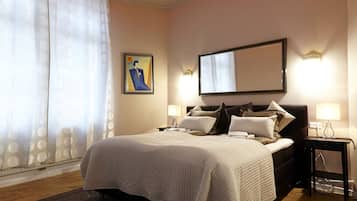 Comfort Apartment, 1 Bedroom (Marc Aurel Straße) | Iron/ironing board, cots/infant beds, free WiFi