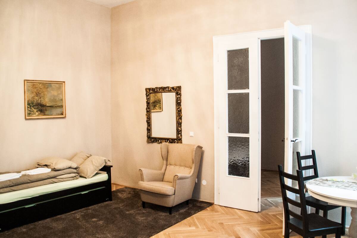 Apartment, 1 Bedroom, Balcony (Gonzagagasse) | Iron/ironing board, cribs (surcharge), WiFi (free)