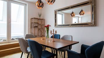 Penthouse, 3 Bedrooms (Getreidemarkt) | In-room dining