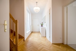 Penthouse, 3 habitaciones (Getreidemarkt) | Área de sala de estar | Televisión de pantalla plana y películas con cargo