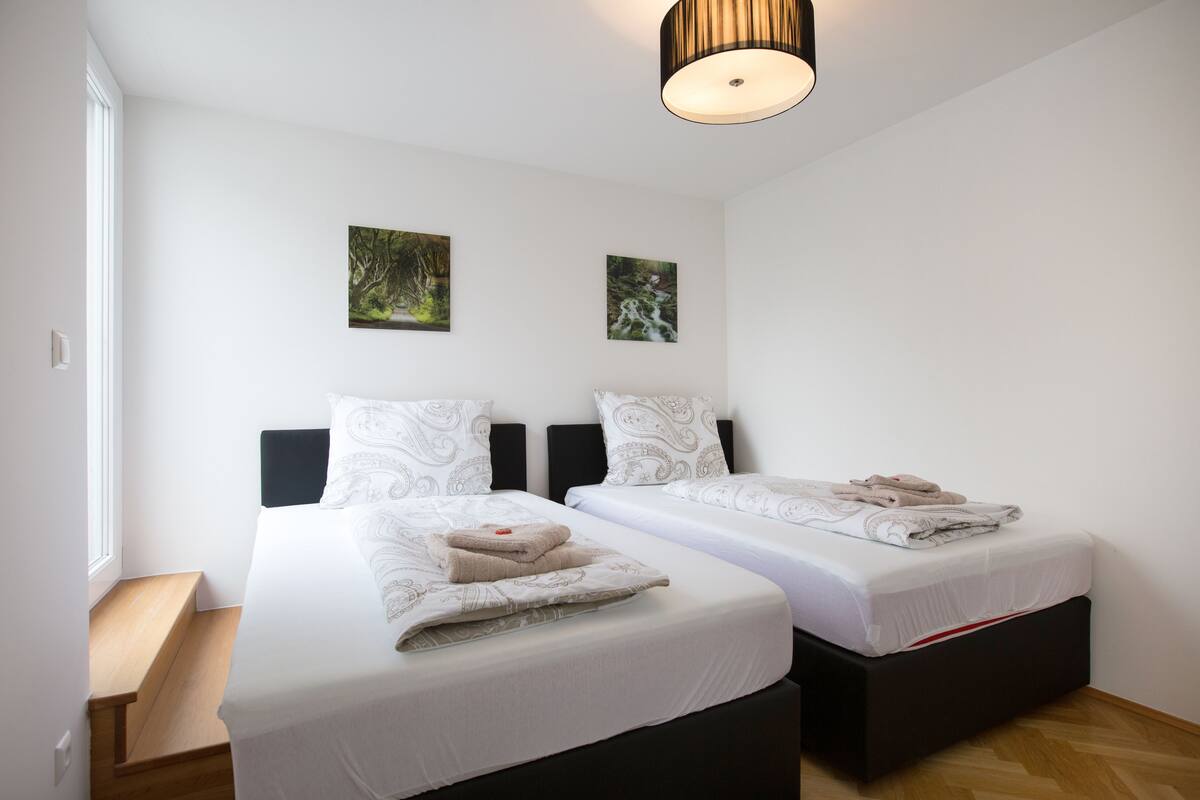 Penthouse, 3 Bedrooms (Getreidemarkt) | Iron/ironing board, cribs (surcharge), WiFi (free)
