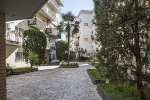Courtyard view - Dreams of Rome  (Rome)