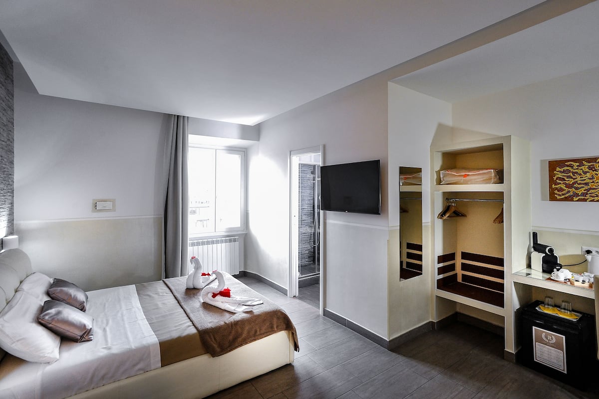 Ropa de cama de alta calidad y minibar