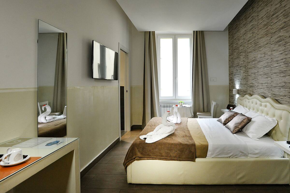 Habitación doble | Ropa de cama de alta calidad y minibar