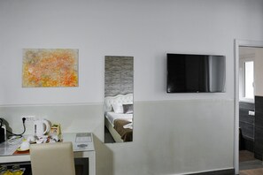 Premium bedding, minibar, in-room safe, individually furnished - Vatican Relax (Rome)