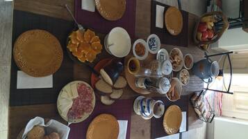 Petit déjeuner buffet servi tous les jours en supplément