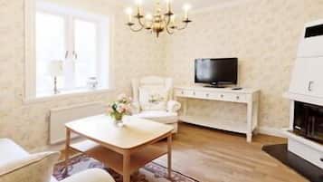 Junior Suite | In-room safe, desk, laptop workspace, iron/ironing board