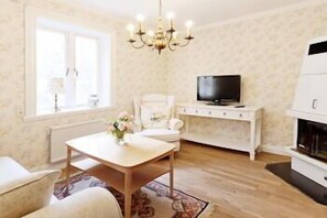 Junior-Suite | Zimmersafe, Schreibtisch, laptopgeeigneter Arbeitsplatz