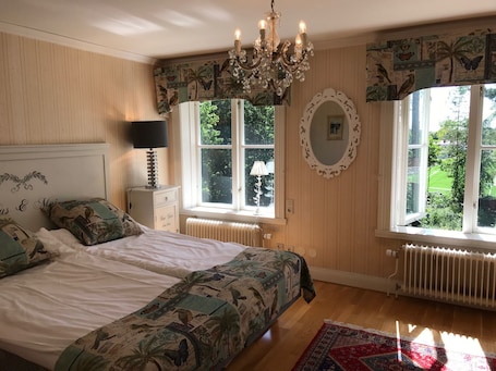 Double Room | In-room safe, desk, laptop workspace, iron/ironing board