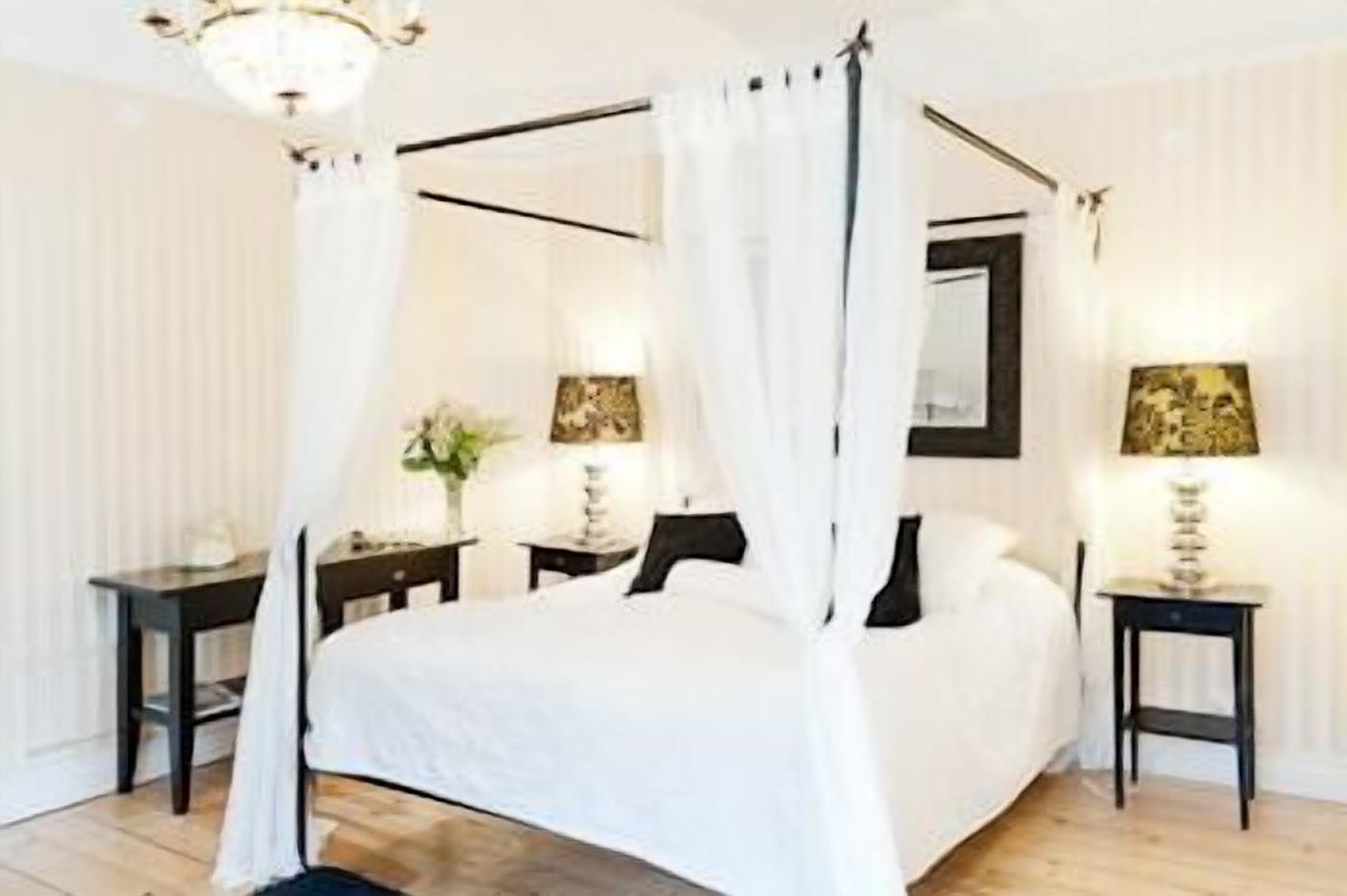 In-room safe, desk, laptop workspace, iron/ironing board