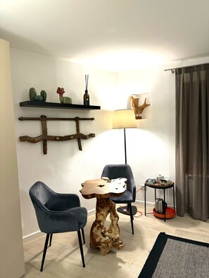 Chambre Double Deluxe, vue canal | Salle de séjour